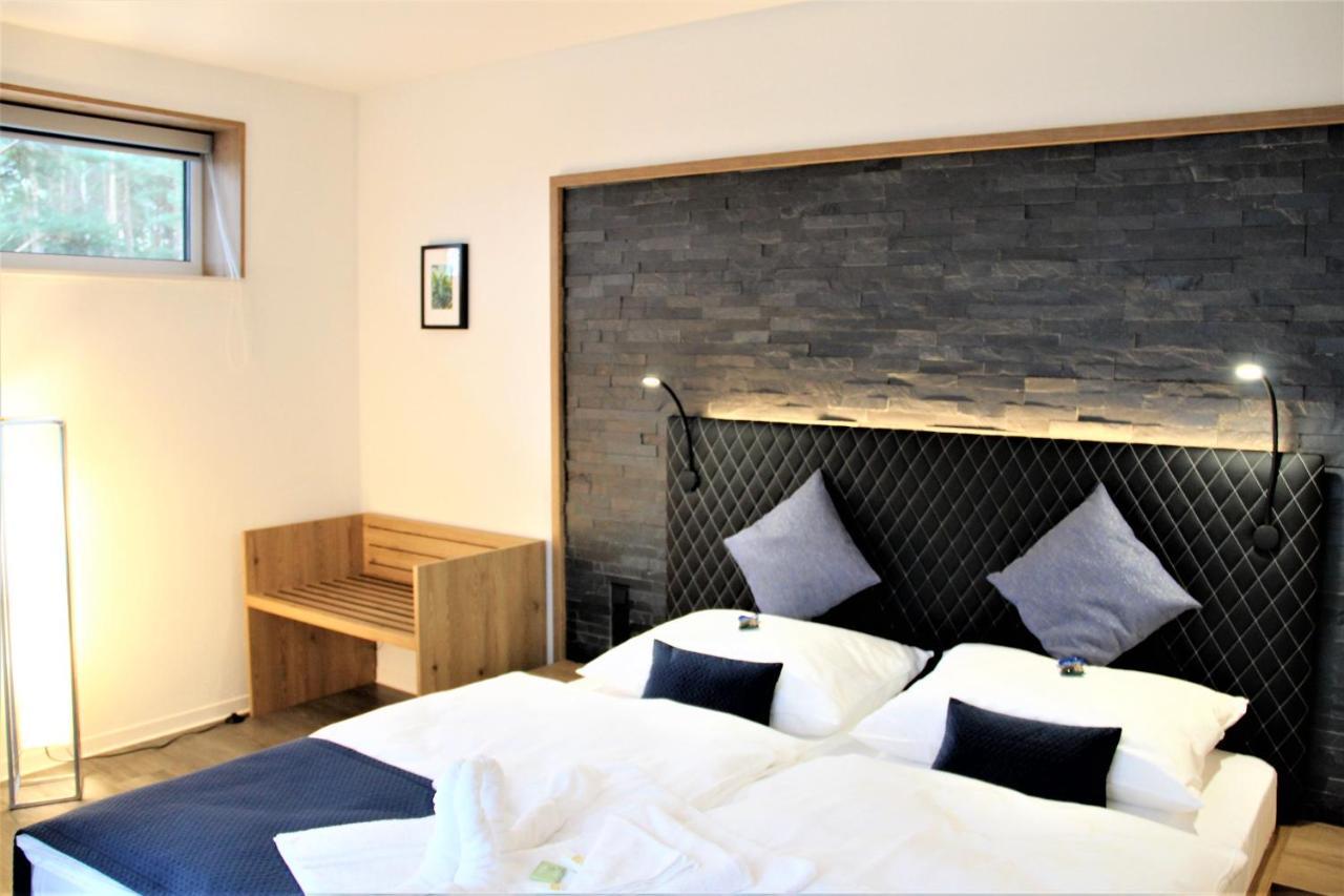 Art & Galerie Hotel Lenz Plauer See Fuenfseen Esterno foto
