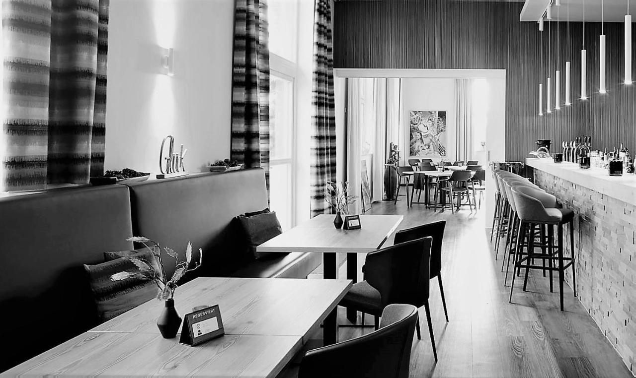 Art & Galerie Hotel Lenz Plauer See Fuenfseen Esterno foto